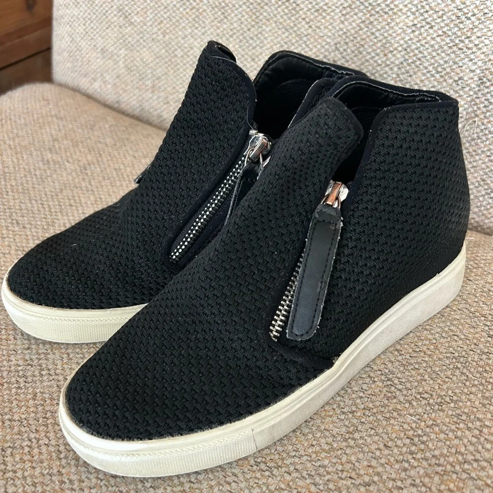 Steve Madden High-Top Sneakers with Zipper - Picture 2 of 6